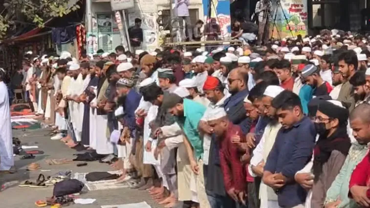 শাহবাগে ছাত্র-জনতার জুমার নামাজ আদায়
