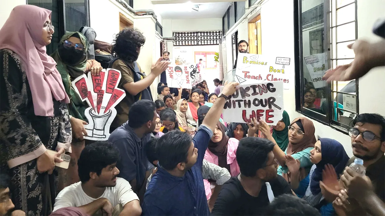 গোবিপ্রবিতে শিক্ষক সঙ্কট নিরসনের দাবিতে শিক্ষার্থীদের আন্দোলন