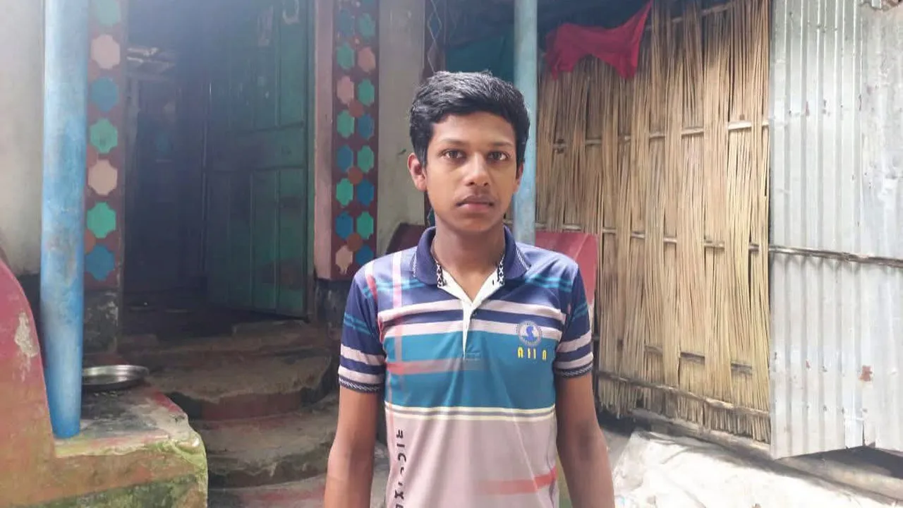 দারিদ্র্যকে জয় করে আলোর পথে, ভবিষ্যতের স্বপ্নে বুক বাঁধে সুব্রত