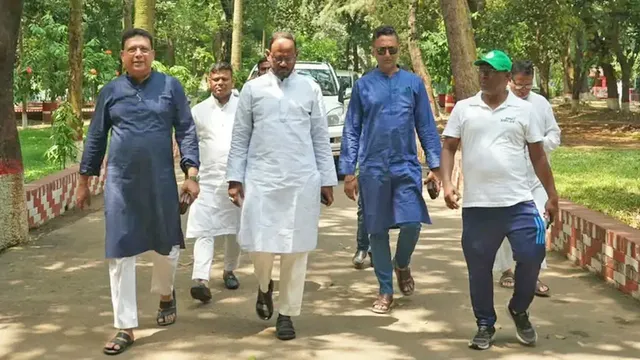 জাতীয় চিড়িয়াখানায় আকস্মিক পরিদর্শনে প্রতিমন্ত্রী টুকু
