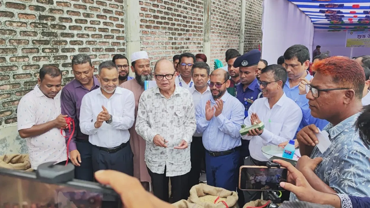 কৃষকের ধান সিন্ডিকেট করে বিক্রি হলে ব্যবস্থা নেয়া হবে : ভূমি উপদেষ্টা
