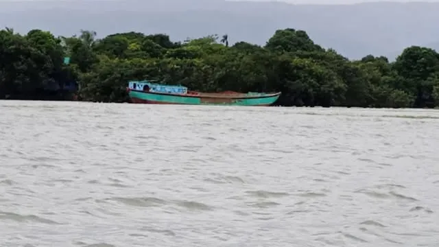 সুনামগঞ্জে শান্তিপুর নদীর বালু লুট, ৪ জনকে কারাদণ্ড