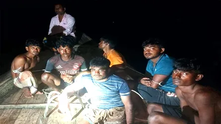 পূর্ব সুন্দরবনে ট্রলারসহ ৬ জেলে আটক