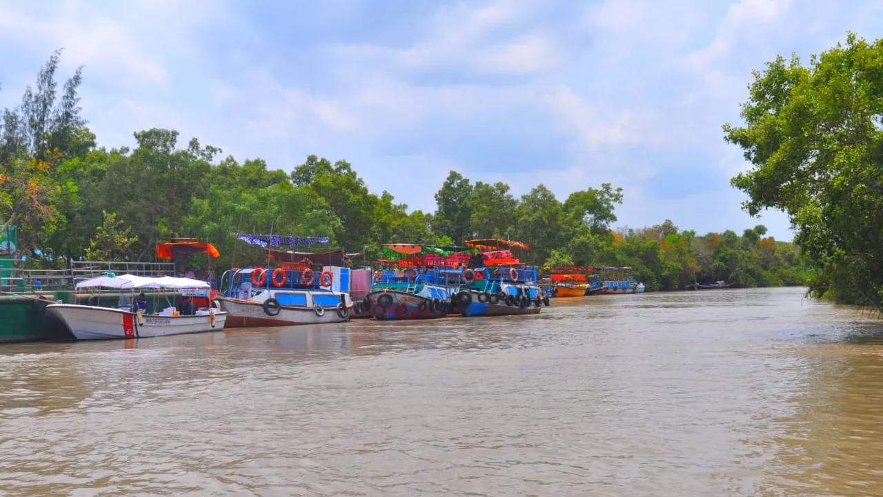সুন্দরবনে ১৩ দিন জিম্মি থাকার পর মুক্তিপণ দিয়ে ছাড়া পেলেন ৬ জেলে
