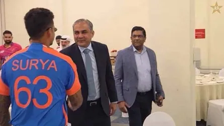 মারপ্যাঁচে সূর্য কুমার, দেশ থেকেও পাচ্ছেন ধিক্কার