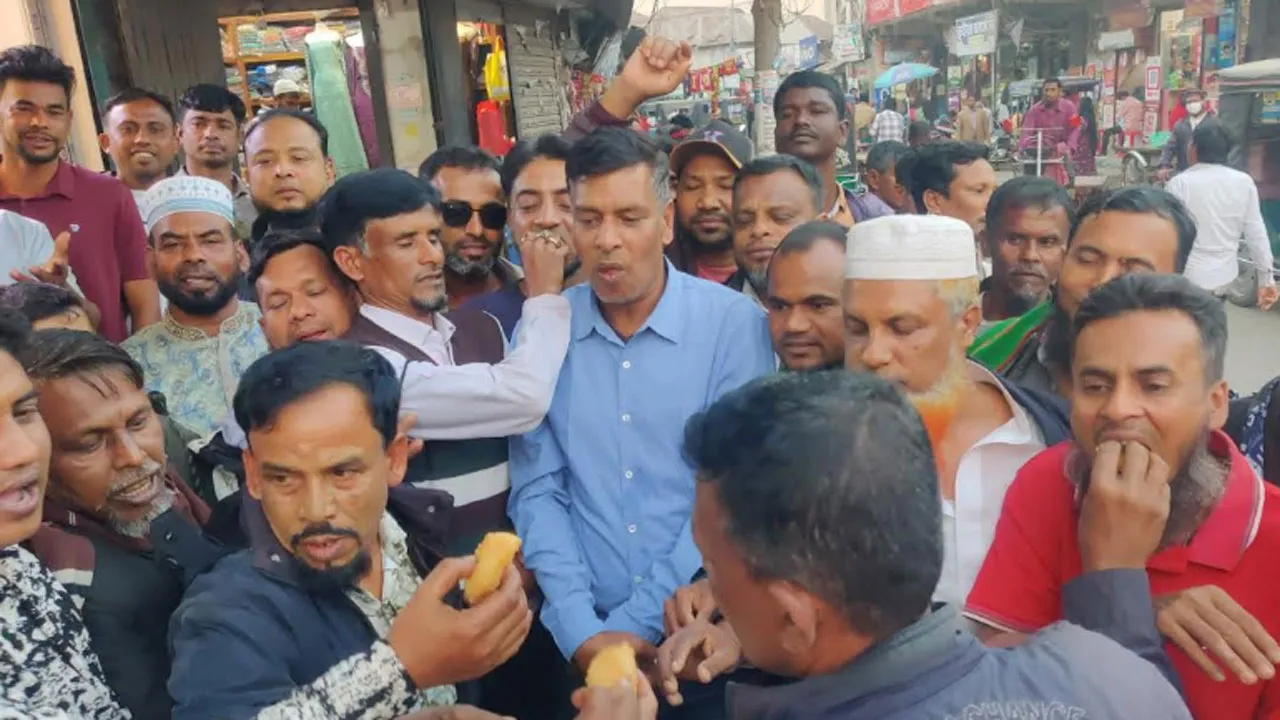 মন্ত্রীত্ব পাওয়ায় শামা ওবায়েদের এলাকায় মিষ্টি বিতরণ