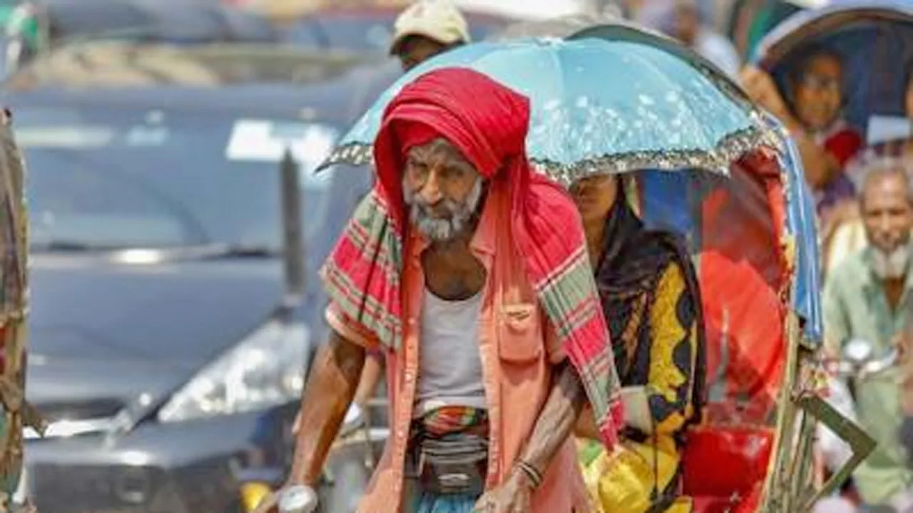 ঢাকায় ভ্যাপসা গরম, দেশজুড়ে বৃষ্টি ও ভারী বর্ষণের আভাস