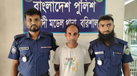 গৌরনদীতে ৭ মামলার আসামি পলাতক যুবলীগ নেতা গ্রেফতার