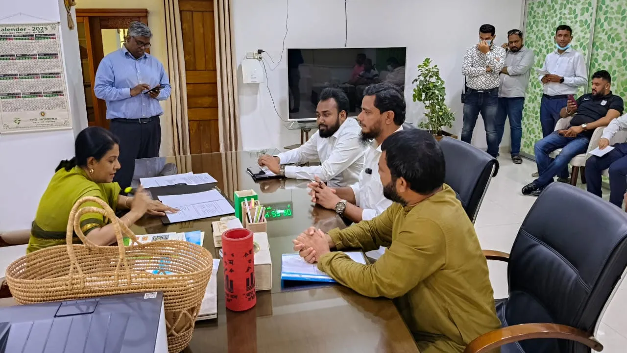 তেতুলিয়া নদীর ভাঙনরোধে উপদেষ্টার সাথে ড. মাসুদের ফলপ্রসূ বৈঠক
