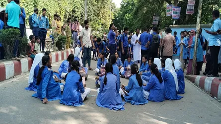 সৈয়দপুর লায়ন্স স্কুলের সভাপতি ও অধ্যক্ষের পদত্যাগের দাবিতে আন্দোলন