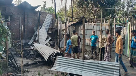 সৈয়দপুরে অগ্নিকাণ্ডে ৮ পরিবারের ১১টি ঘর পুড়ে ছাই