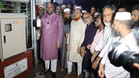 বৃষ্টি উপেক্ষা করেও জলাবদ্ধতা নিরসনে কাজ চলছে