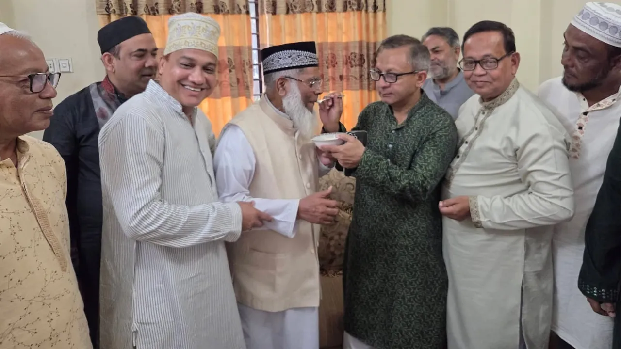 সিলেটে জামায়াত প্রার্থীর বাসায় মিষ্টি নিয়ে বিজয়ী মুক্তাদির