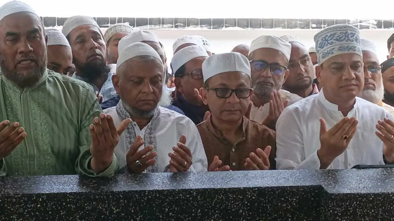 সিলেটে এসে জুমার নামাজ, জিয়ারত, ইফতার মাহফিলে একসঙ্গে দিন কাটালেন দুই মন্ত্রী