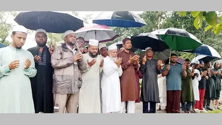 সিলেটে শহীদ ওয়াসিম ও মোস্তাকের কবর জিয়ারতে মহানগর জামায়াত নেতৃবৃন্দ