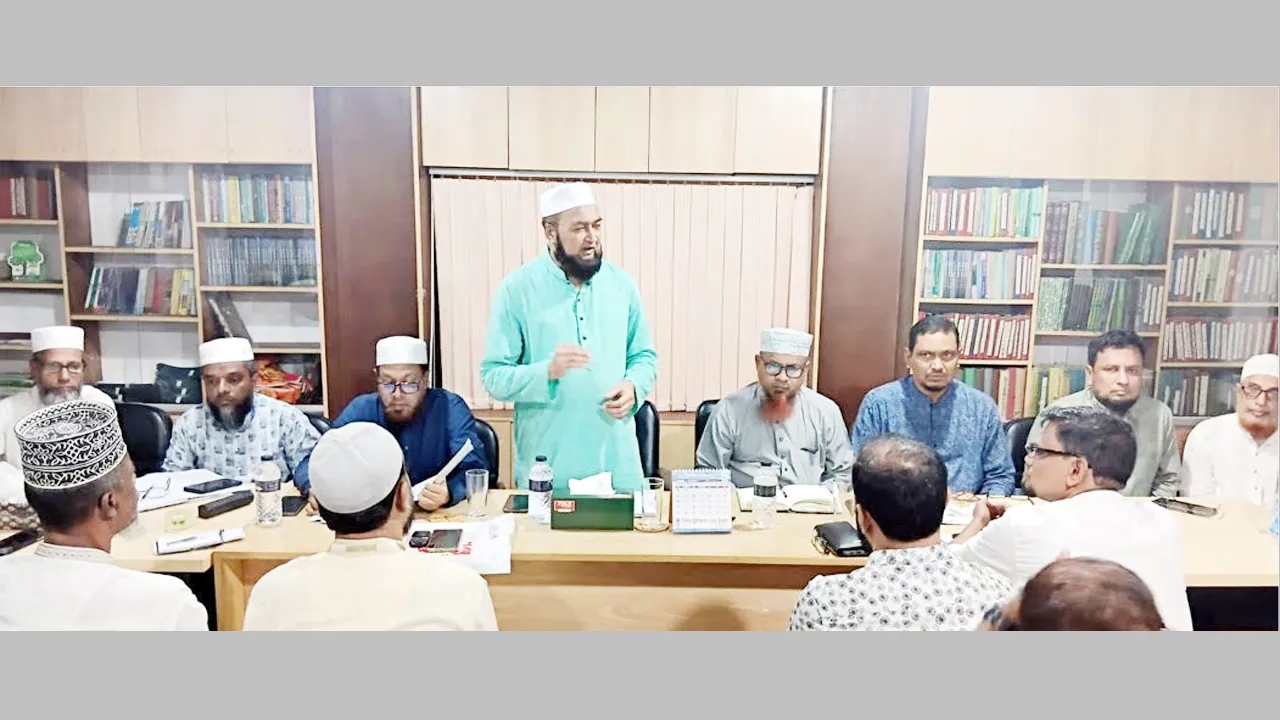 জনদুর্ভোগ লাঘবের চেয়ে দলীয়করণ ও নেতাকর্মী পুনর্বাসনেই বেশি ব্যস্ত সরকার