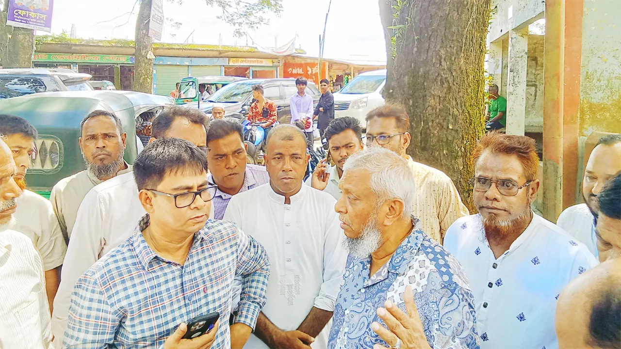 গোয়াইনঘাটের বিভিন্ন সড়কের অগ্রগতি পরিদর্শনে প্রবাসীকল্যাণ মন্ত্রী
