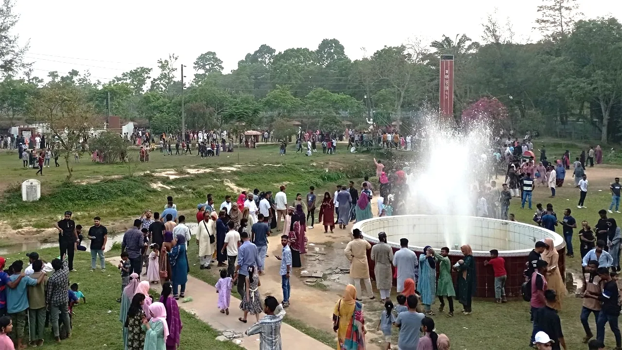 টানা ছুটিতে শ্রীমঙ্গলে পর্যটকের ঢল