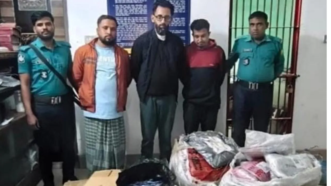 সিলেটে সড়কে গাড়ি আটকিয়ে ডাকাতি, আটক ৩