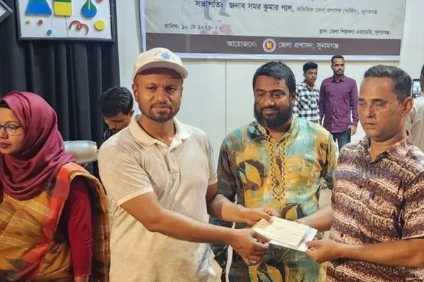 সিলেটে জুলাই যোদ্ধার চেক পেলেন বঙ্গবন্ধু সাংস্কৃতিক জোটের সহ-সভাপতি