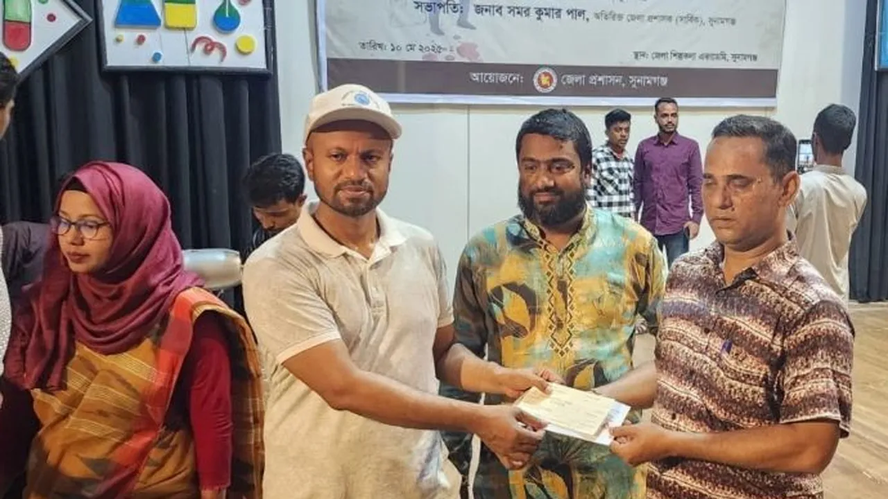 সিলেটে জুলাই যোদ্ধার চেক পেলেন বঙ্গবন্ধু সাংস্কৃতিক জোটের সহ-সভাপতি