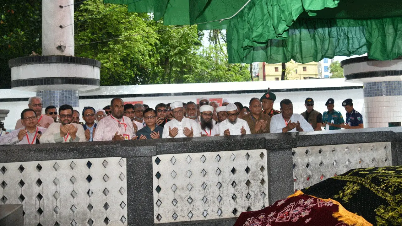 হজরত শাহজালাল (র.) ও হজরত শাহপরান (র.) -এর মাজার জিয়ারত রাষ্ট্রপতির