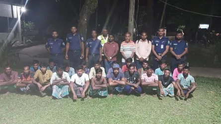টাংগুয়ার হাওরে অবৈধভাবে মাছ নিধনের দায়ে ২৫ জেলে আটক