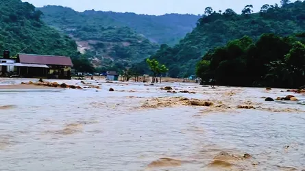 টানা বৃষ্টিতে তাহিরপুরের নদ-নদী ও হাওরের পানি বাড়ছে