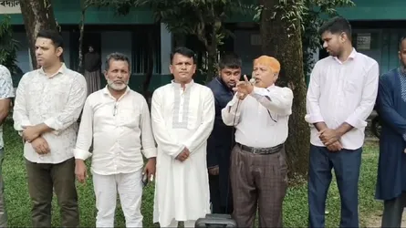 বাদাঘাট পাবলিক উচ্চ বিদ্যালয়ে শিক্ষার্থীদের হাতে মোবাইল থাকলে বহিষ্কার