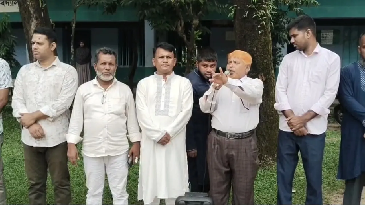 বাদাঘাট পাবলিক উচ্চ বিদ্যালয়ে শিক্ষার্থীদের হাতে মোবাইল থাকলে বহিষ্কার
