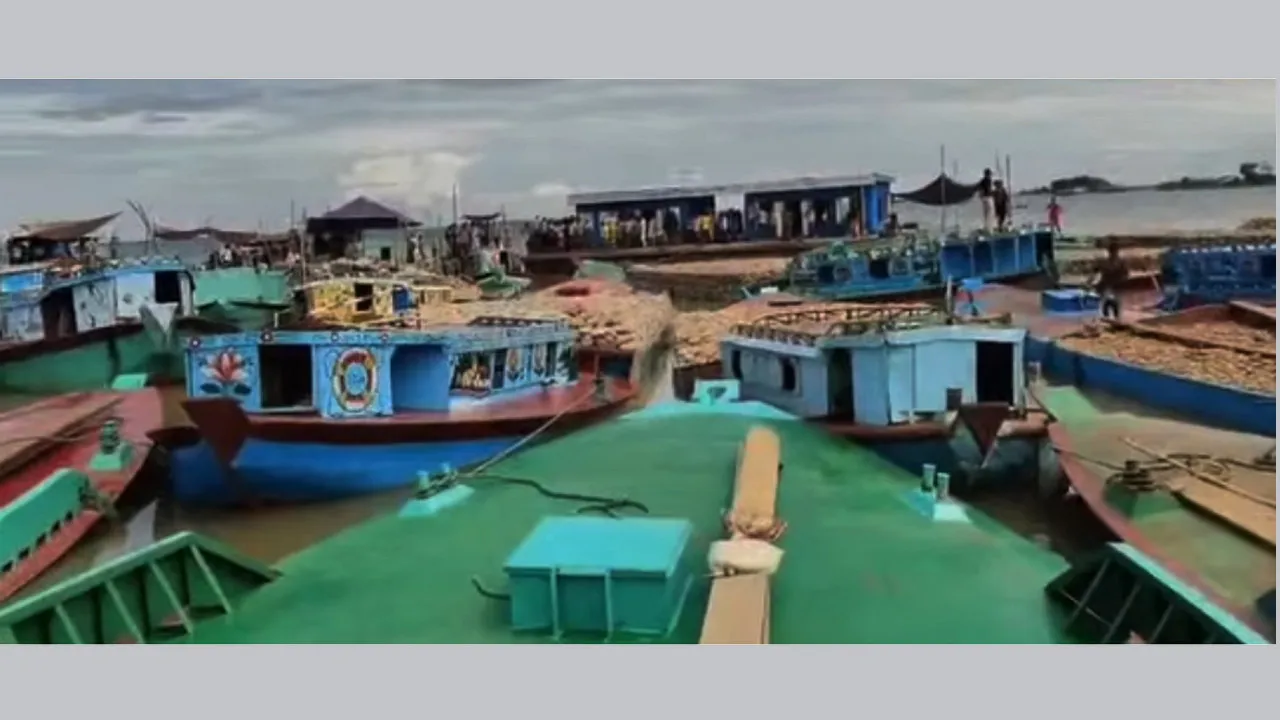 তাহিরপুরে অতিরিক্ত টোল আদায় : নৌযানের ৫ দিনের ধর্মঘট, ইজারাদার বলছেন সরকার নির্ধারিত