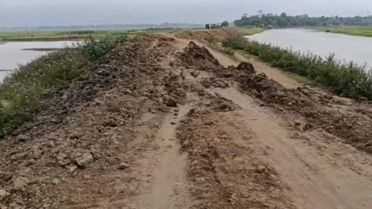 তাহিরপুরে অতিরিক্ত সময় বাড়িয়েও শেষ হয়নি বাঁধের কাজ, আতঙ্কে কৃষকরা