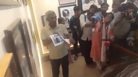 ডাকসুতে ভাঙচুর, জিন্নাহর ছবি ছিঁড়ে ফেললেন ছাত্রনেতা তৈয়ব