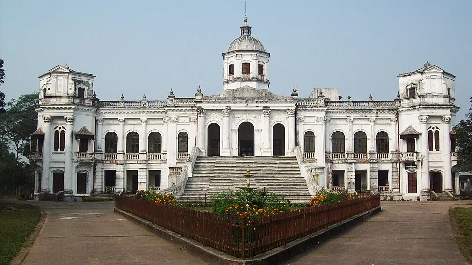 ইতিহাসের শ্বেতপদ্ম তাজহাট জমিদার বাড়ি
