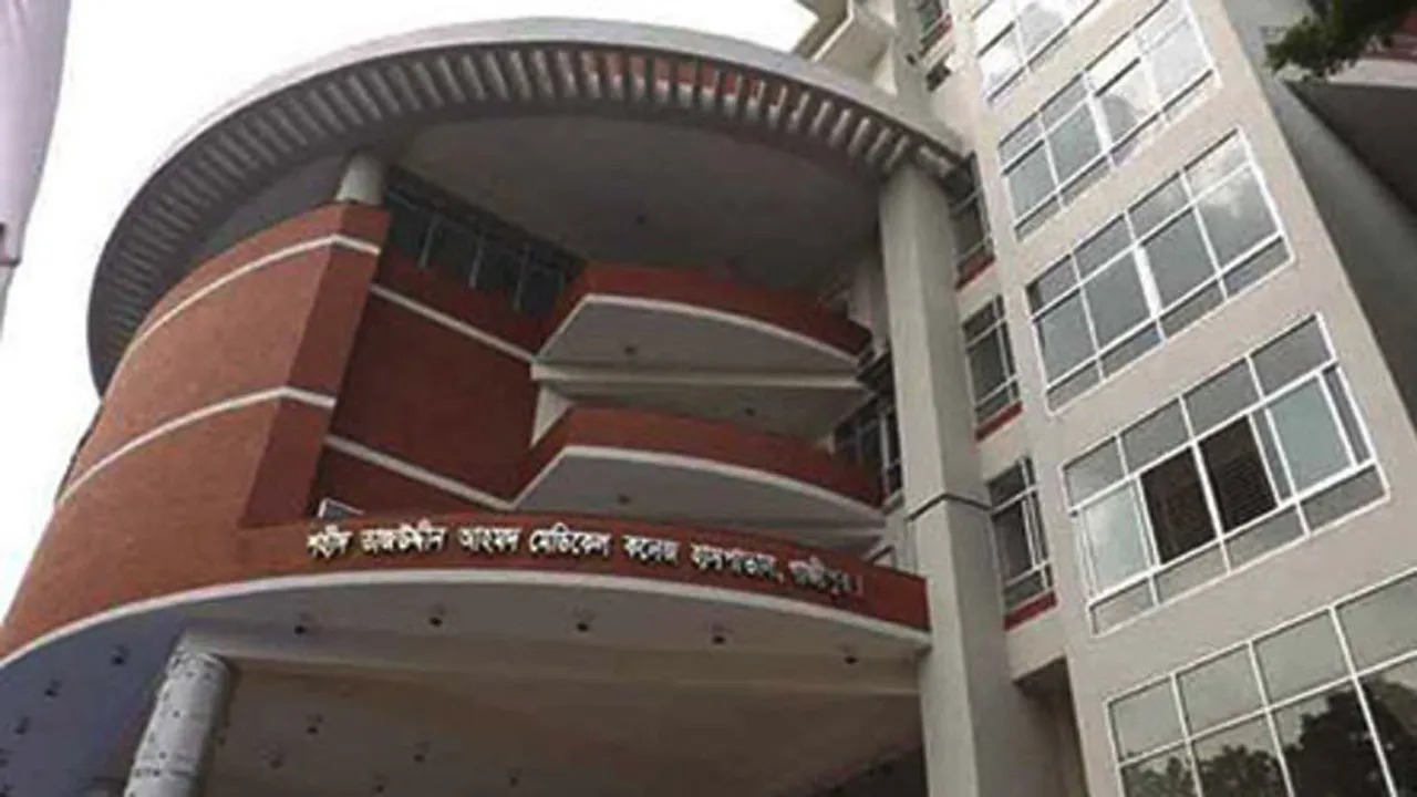 ১৯ দিনেও শহীদ তাজউদ্দীন আহমদ নার্সিং কলেজের অচলাবস্থা কাটেনি