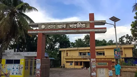 তালায় মা ও স্ত্রীকে মারধর করায় মাদকাসক্ত যুবককে পিটিয়ে হত্যা