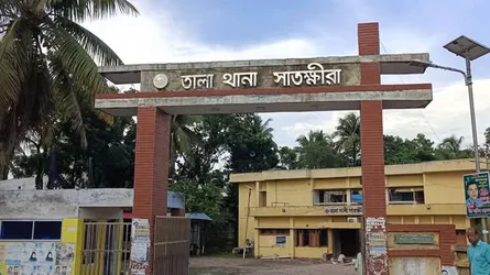 তালায় বাসের ধাক্কায় চাকায় পিষ্ট হয়ে স্কুলছাত্র নিহত