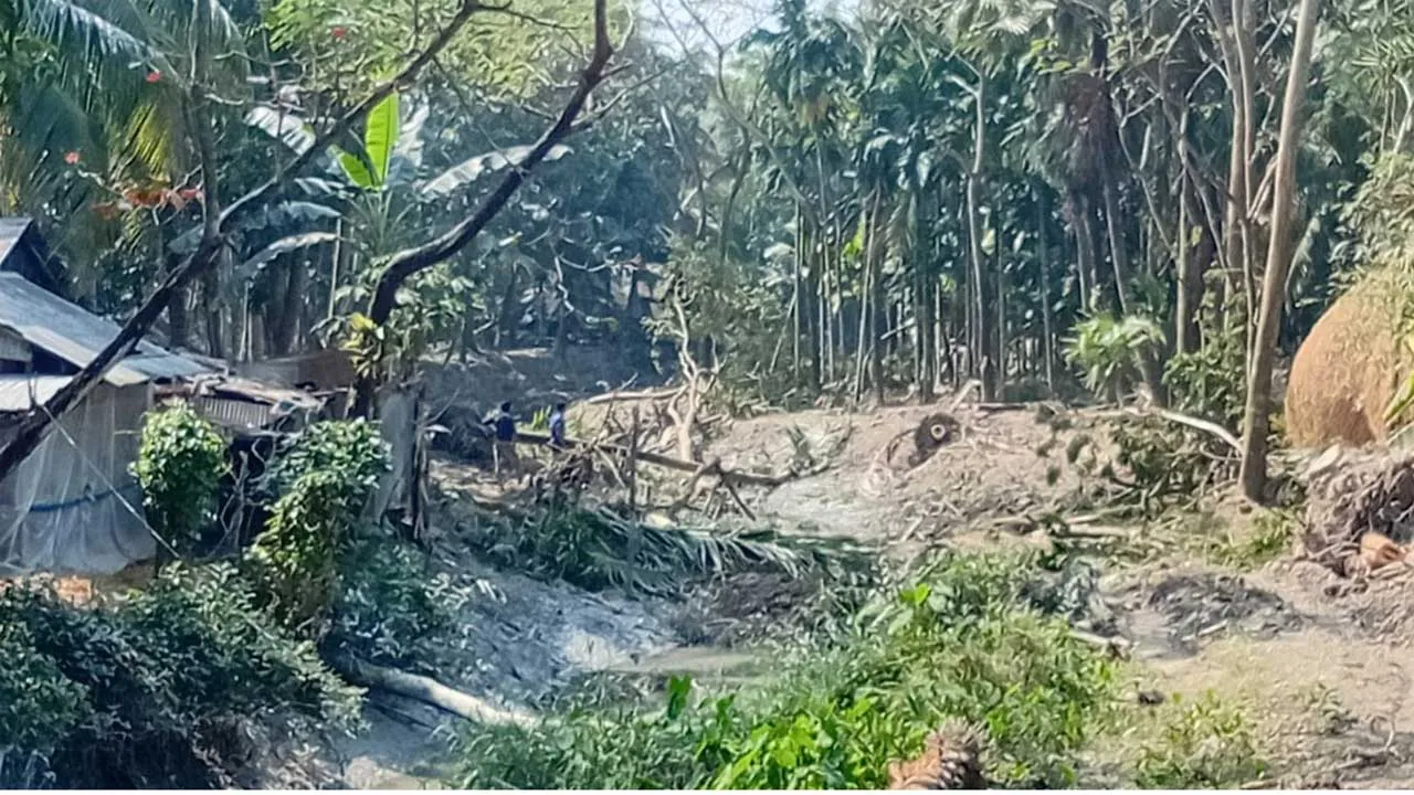 তালতলীতে ৯টি খাল খননে অনিয়মের অভিযোগ