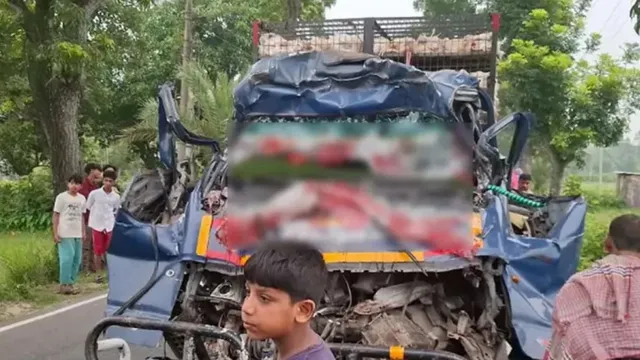 সখিপুরে ট্রাকের পেছনে পিকআপের ধাক্কা, নিহত ৪
