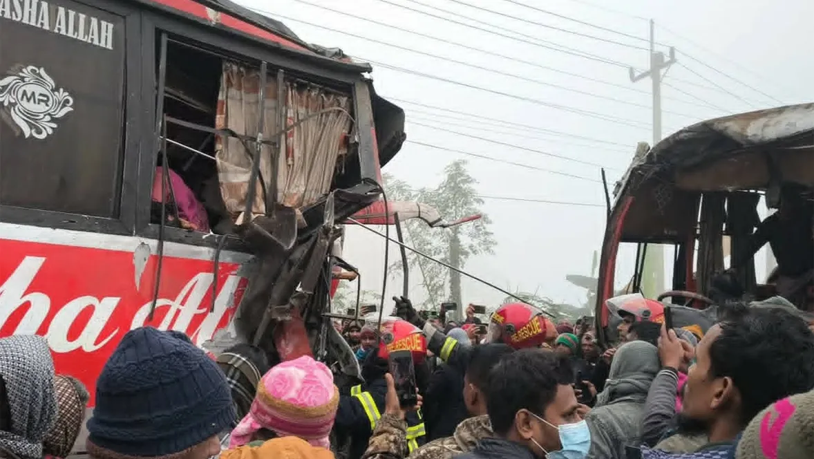 ঘাটাইলে যাত্রীবাহী ২ বাসের মুখোমুখি সংঘর্ষ, আহত ২২
