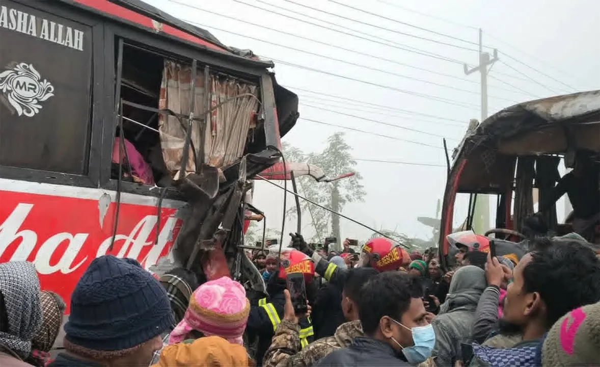 ঘাটাইলে যাত্রীবাহী ২ বাসের মুখোমুখি সংঘর্ষ, আহত ২২