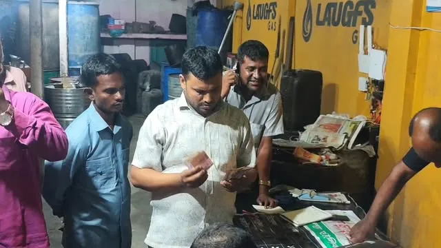 ভূঞাপুরে জ্বালানি তেল প্রক্রিয়াকরণে অনিয়ম, ২০ হাজার টাকা জরিমানা