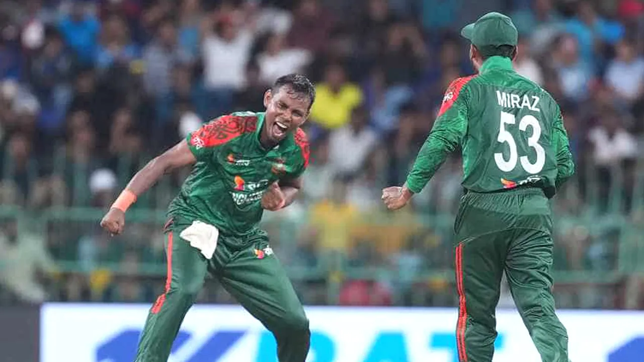 জুটি ভাঙলেন তানভীর, স্বস্তি পেল বাংলাদেশ