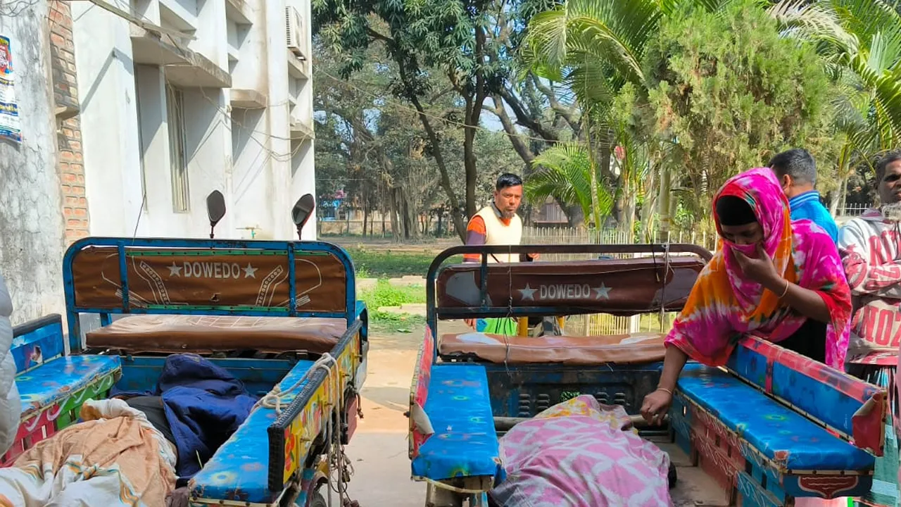 রায়গঞ্জে অটোভ্যান–ট্রাকের মুখোমুখি সংঘর্ষে স্বামী–স্ত্রী নিহত, আহত ৪