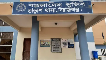 তাড়াশে পিকআপ চালকের গলাকাটা লাশ উদ্ধার