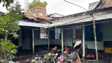 তাড়াশে আগুনে পুড়লো ৭টি অফিস ও ২ বসতঘর