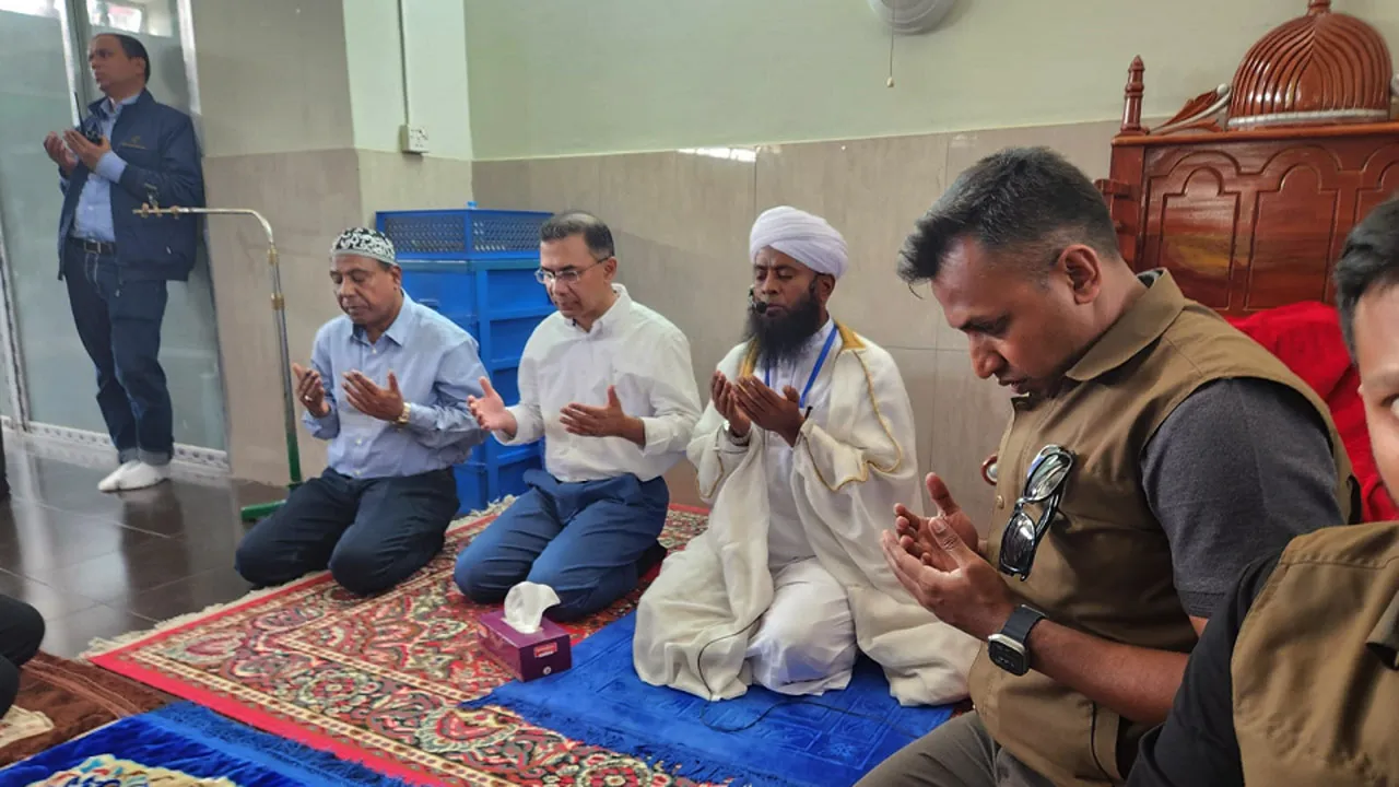 নিজের প্রতিষ্ঠিত বাইতুর রহমান সেন্ট্রাল মসজিদে তারেক রহমানের জুম্মার নামাজ আদায়