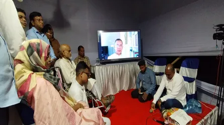 রাজনীতিতে নয়, জাতি গঠনে হোক প্রতিযোগিতা