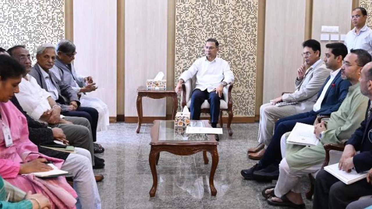 প্রধানমন্ত্রীর সাথে অধ্যাপক আবু সায়ীদের বৈঠক