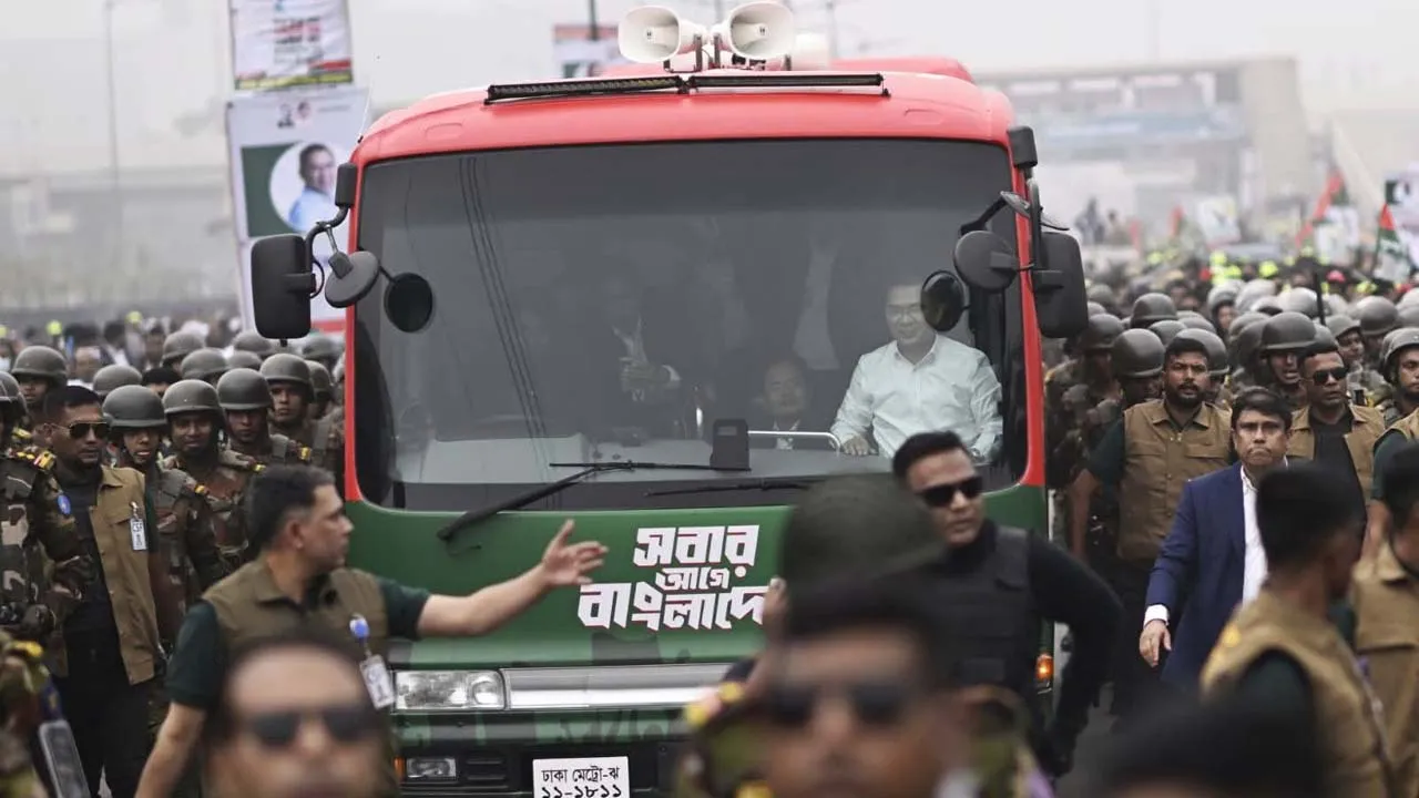 ‘এক নজর দেখছি, তাতেই খুশি’
